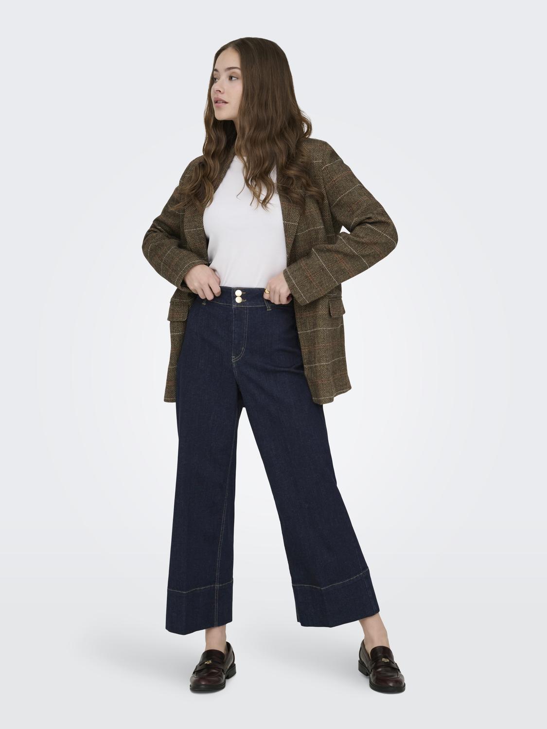 model_shot-front_full